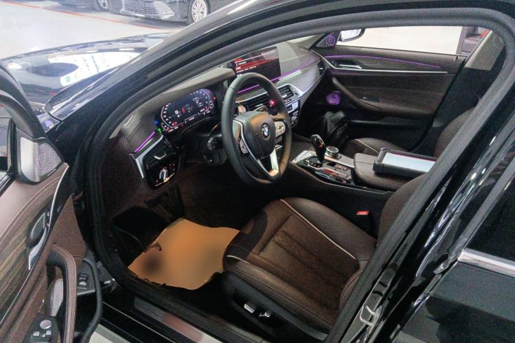 Used BMW 5 Series 2022 Second Facelift 530Li Leading Edition Luxury Package Left Front Seat