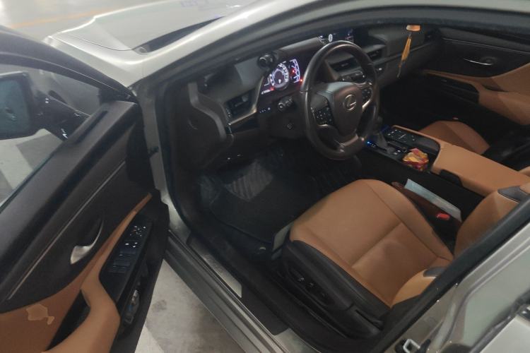 Used Lexus ES 2018 300h Premier Edition China VI Standard
