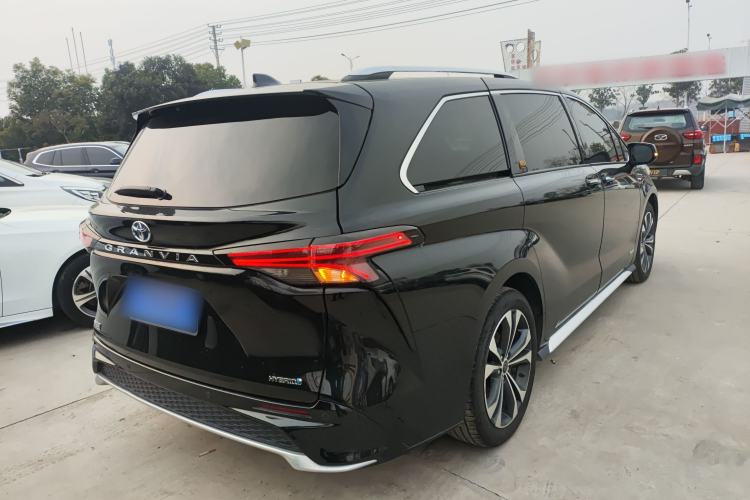 Used Toyota Granvia 2023 2.5L Hybrid Flagship VIP Edition
