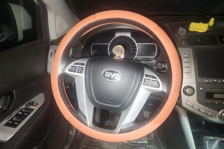 Used BYD S6 2014 2.0L Manual Luxury 5-Seater
