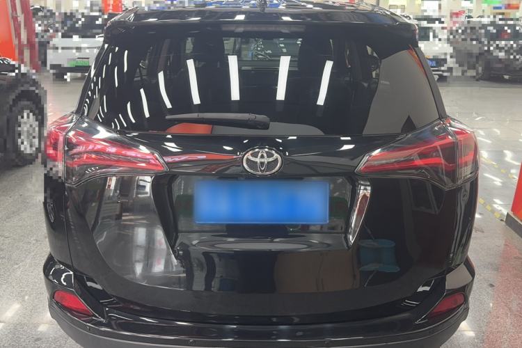 Used Toyota RAV4 2016 2.0L CVT Two-Wheel Drive Fashion Edition China V Standard
