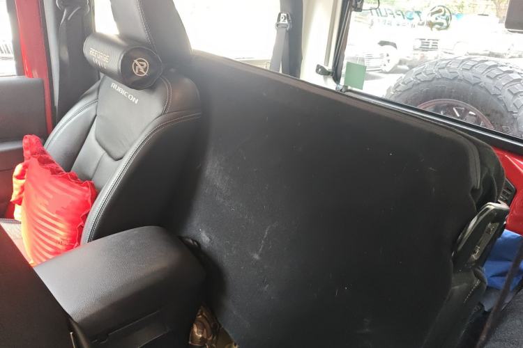 Used Jeep Wrangler 2015 3.6L Rubicon Two-Door Comfort Edition Left Rear Seat