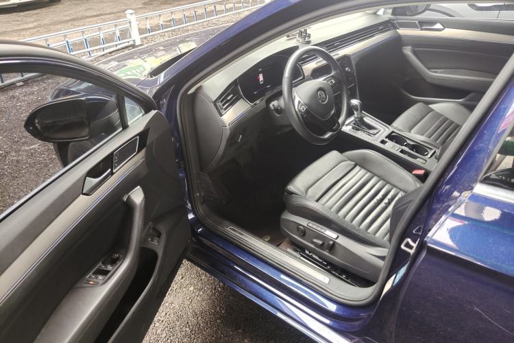 Used Volkswagen Variant New Energy 2019 GTE model Interior 1