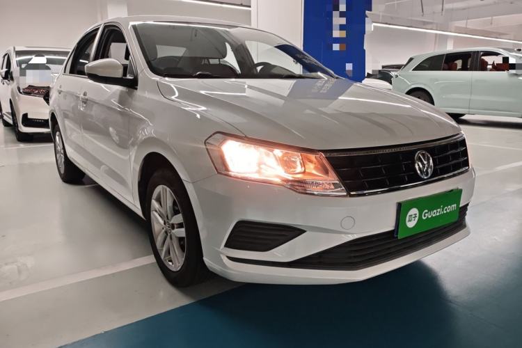 Used Volkswagen Jetta 2019 Dream Edition 1.5L Manual Fashion Version Front Right 45 Deg