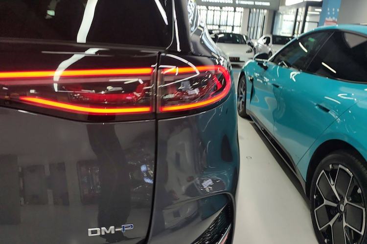 Used Denza N8 2023 Four-Wheel Drive Ultra-Hybrid Flagship Six-Seater Version