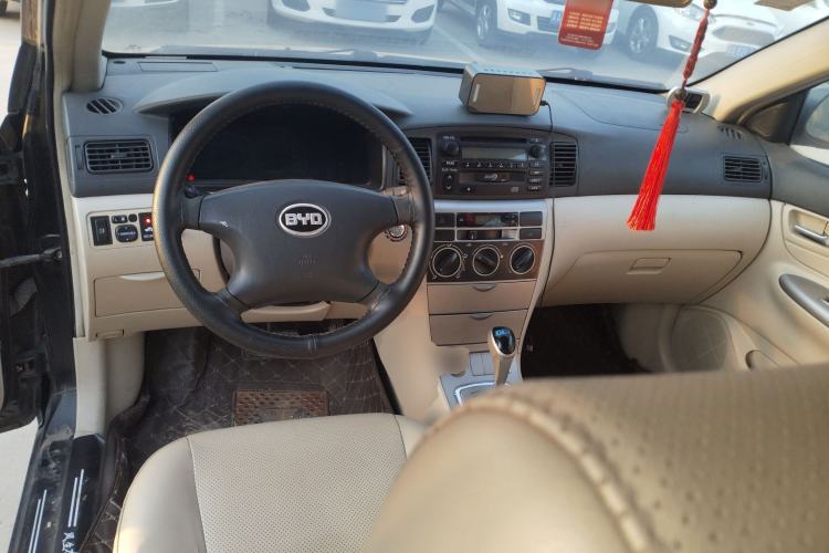 Used BYD F3 2013 1.5L Automatic Standard Edition Center Console