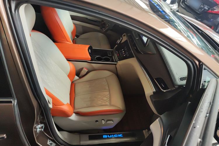 Used Buick GL8 2021 Land Cruiser Executive Class 652T Luxury Model
