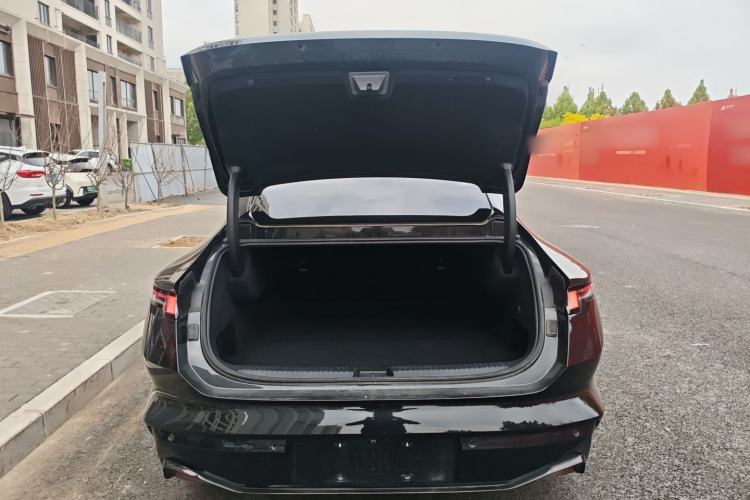 Used Lynk & Co Z10 2025 95 kWh 766 km Range Rear-Wheel Drive Max
