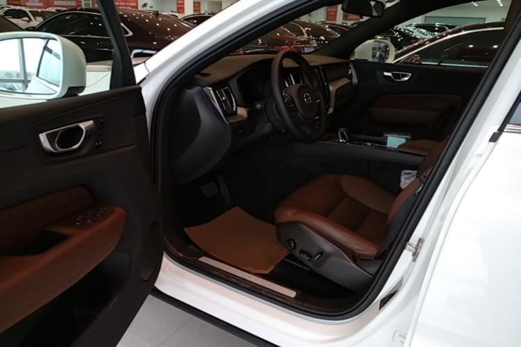 Used Volvo XC60 2024 B5 4x4 Smart Luxury Edition
