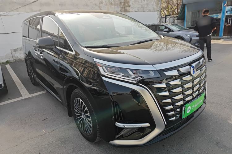 Used Denza D9 2022 DM-i 970 Four-Wheel Drive Flagship Model Front Right 45 Deg