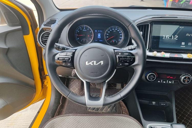 Used Kia kx1 Stonic 2021 1.4L CVT Fun & Sunroof Model
