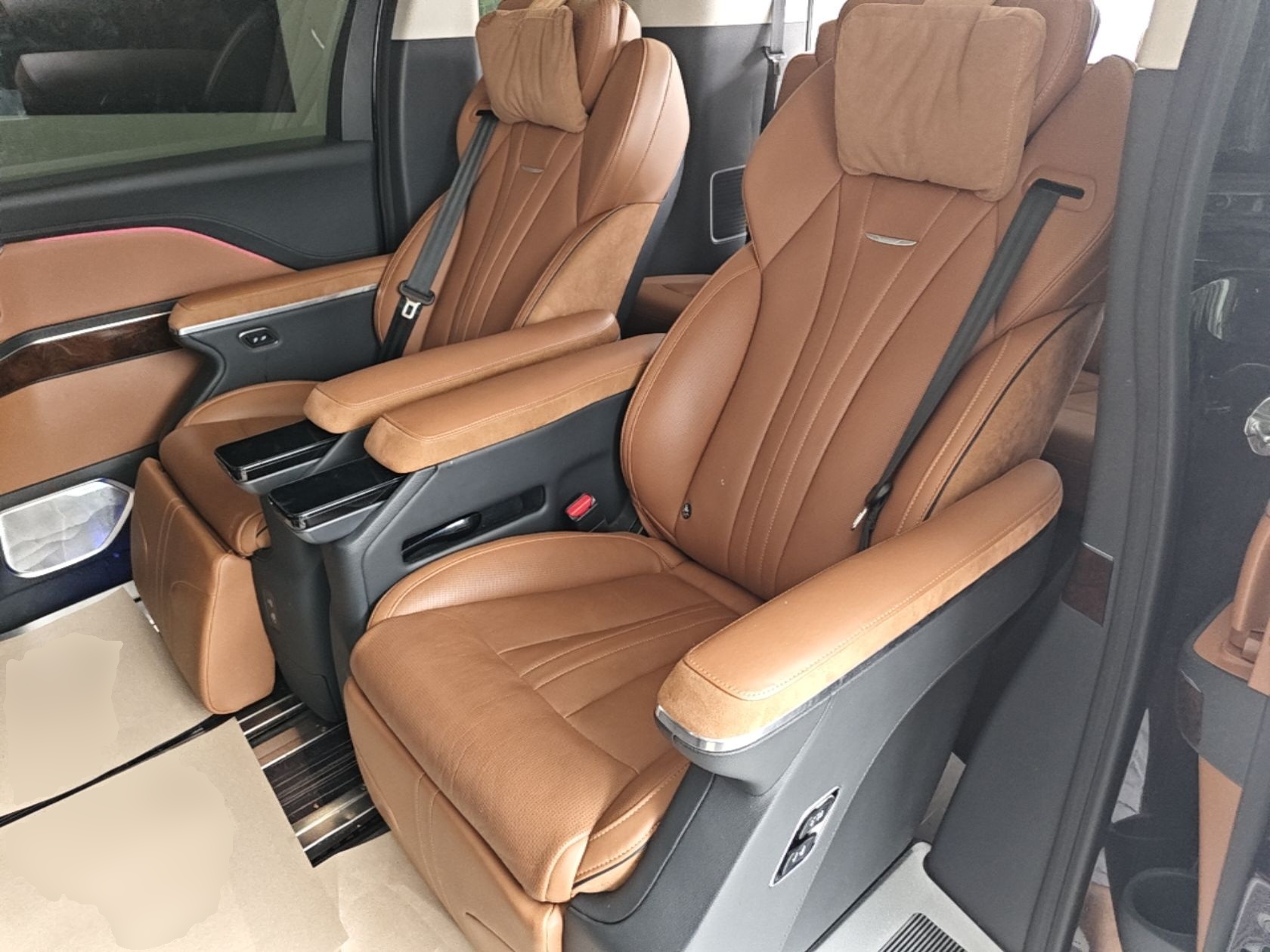 Hongqi HQ9 PHEV 2024 2.0T Four-Wheel Drive Luxury Edition — снимка 20
