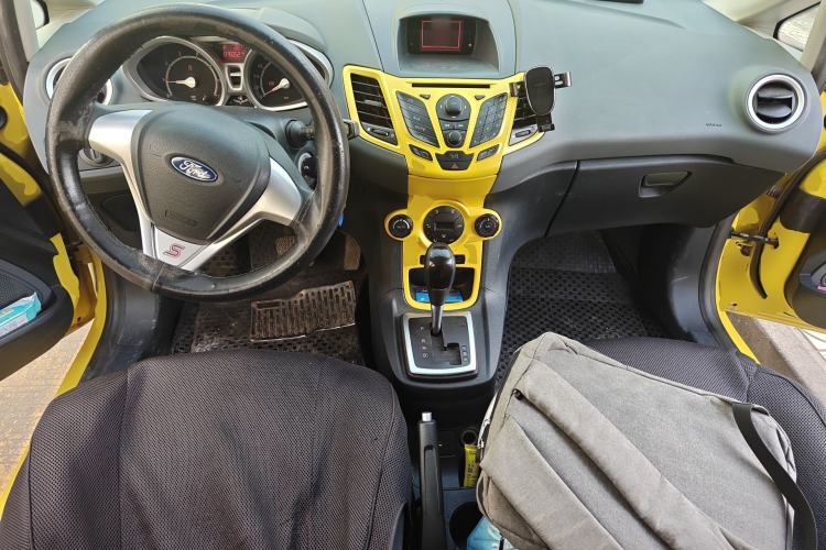 Used Ford Fiesta 2010 Hatchback 1.5L Automatic Limited Edition "Guangmang" Center Console