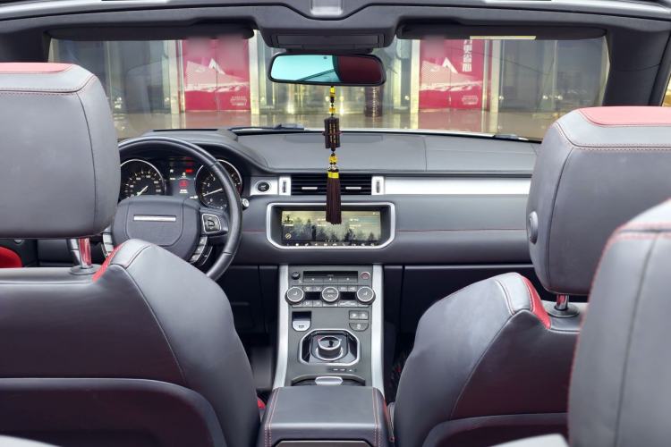 Used Land Rover Range Evoque 2018 240 PS HSE DYNAMIC Convertible Interior 8