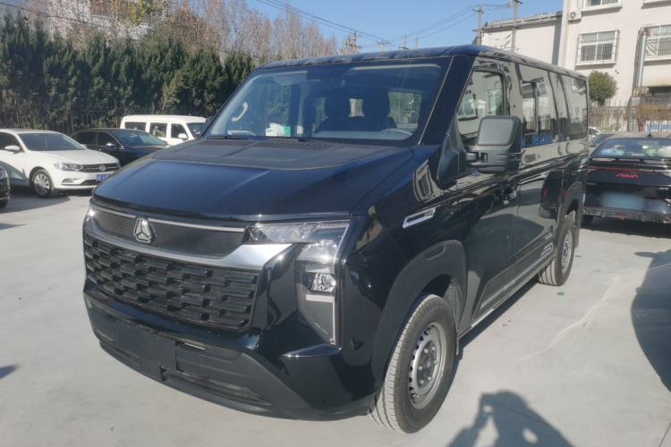 Used Sinotruk Pioneer V 2024 Multi-Function Version 2.0T Automatic Short Wheelbase Low Roof