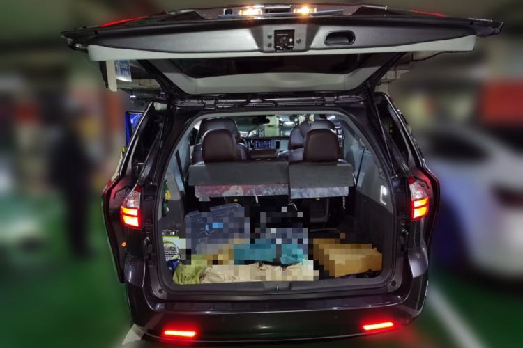 Used Toyota SIENNA 2019 3.5L Four-Wheel Drive LE Version 7 Seats – Canadian Edition
