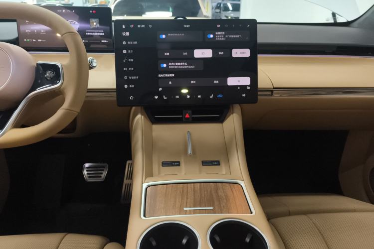 Used Hima Luxeed R7 2024 Pure Electric 667km Pro Audio And AC Panel