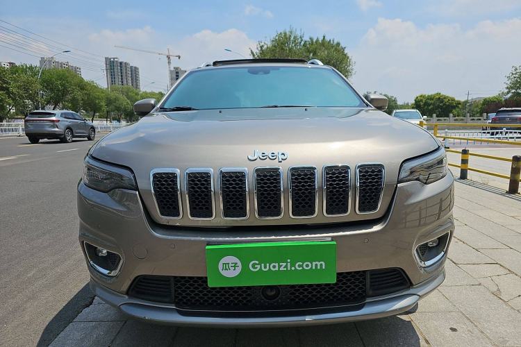 Used Jeep Cherokee 2019 2.0T Four-Wheel Drive All-Round Version China VI
