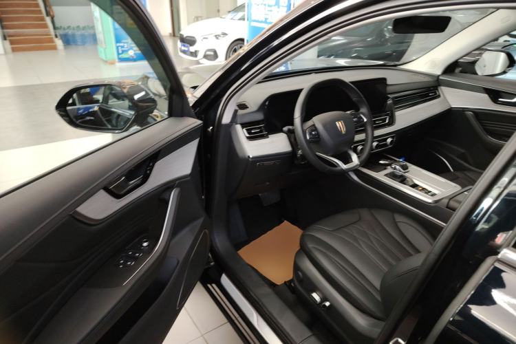 Used Hongqi HS5 2025 2.0T Two-Wheel Drive 600 000-Vehicle Commemorative Edition