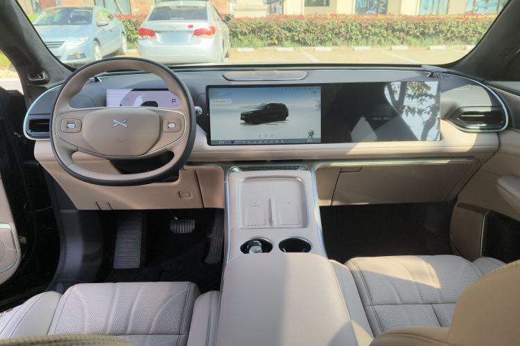 Used XPeng G9 2025 680 Ultra-Long Range All-Wheel Drive Max Interior 2