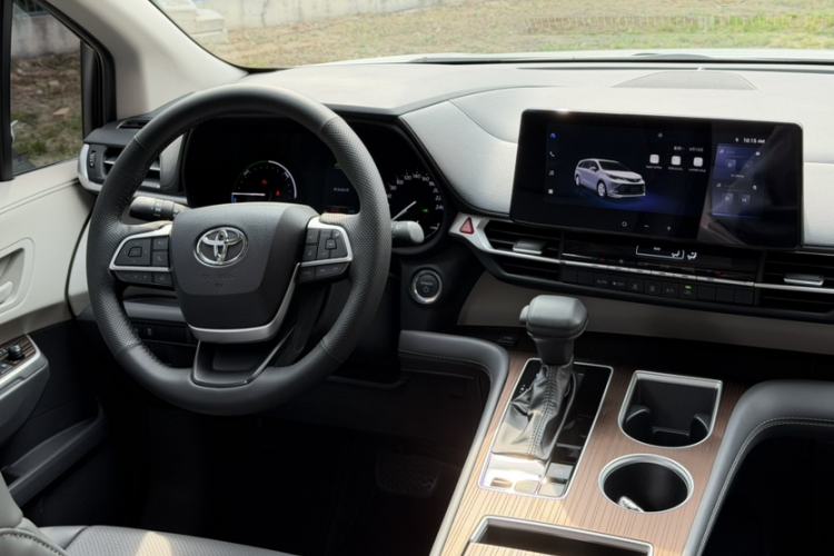 Used Toyota SIENNA 2024 2.5L Hybrid Comfort Edition
