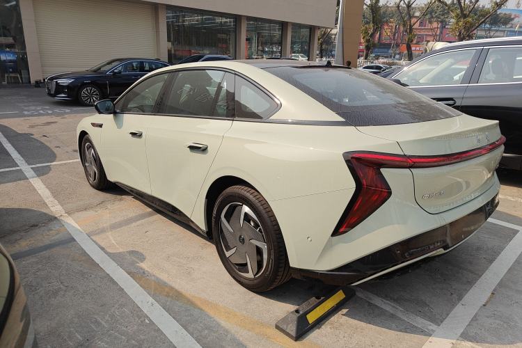 Used Hongqi EH7 2025 690 Smart Selection Edition
