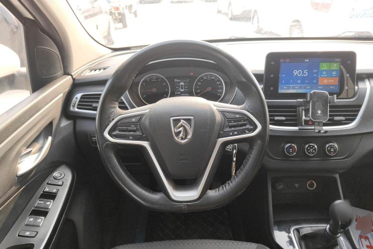 Used Baojun 730 2021 1.5L Manual Fashion Version 7 Seats Steering Wheel
