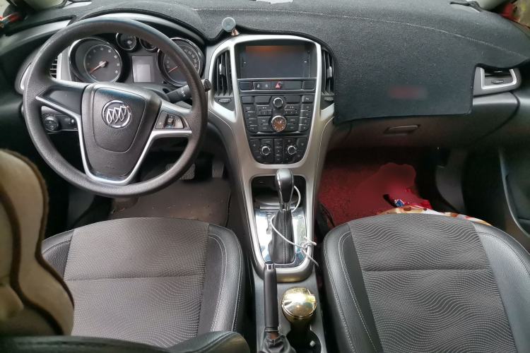 Used Buick GT 2014 XT 1.6L Automatic Fashion Edition Center Console