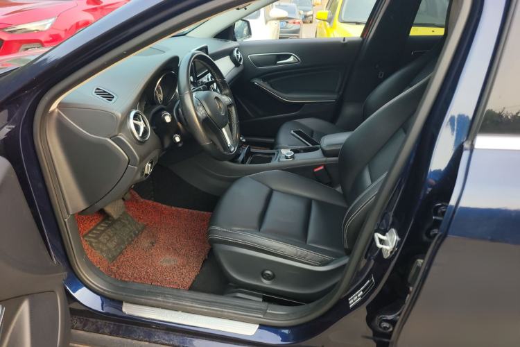 Used Mercedes-Benz GLA 2015 GLA 200 Fashion Model Left Front Seat