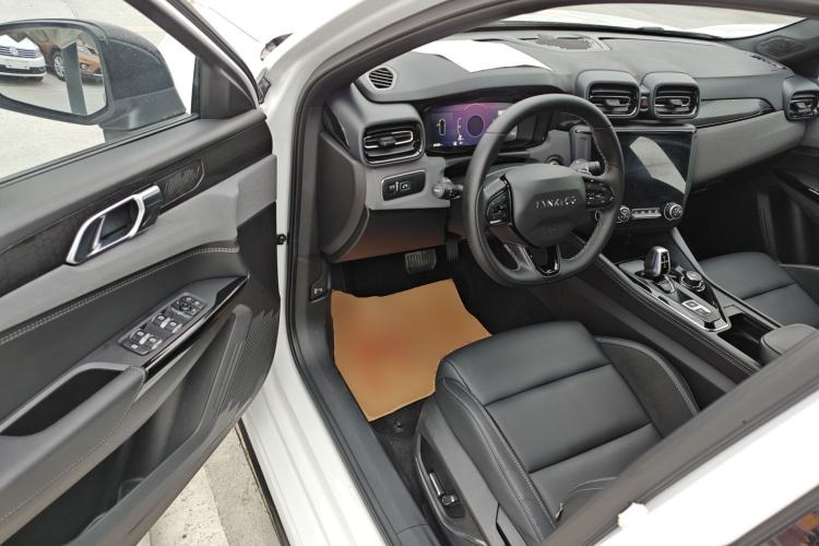 Used Lynk & Co 03 2022 2.0TD DCT GenioPlus
