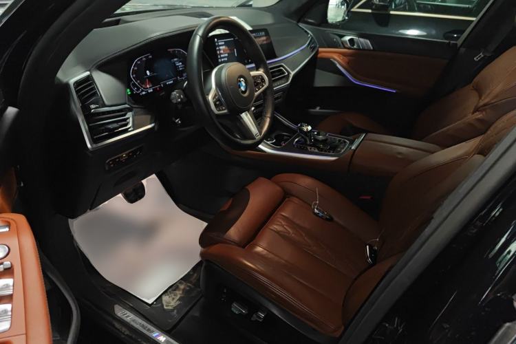 Used BMW X7 2021 xDrive40i Luxury M Sport Package Left Front Seat