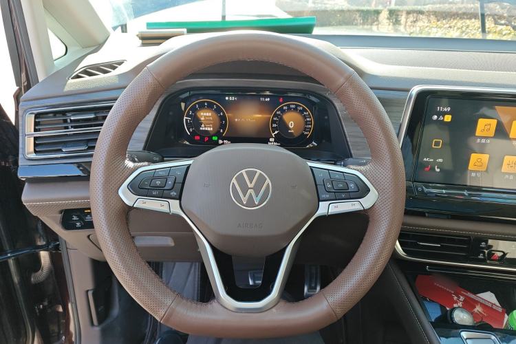 Used Volkswagen Viloran 2022 380TSI Luxury Edition
