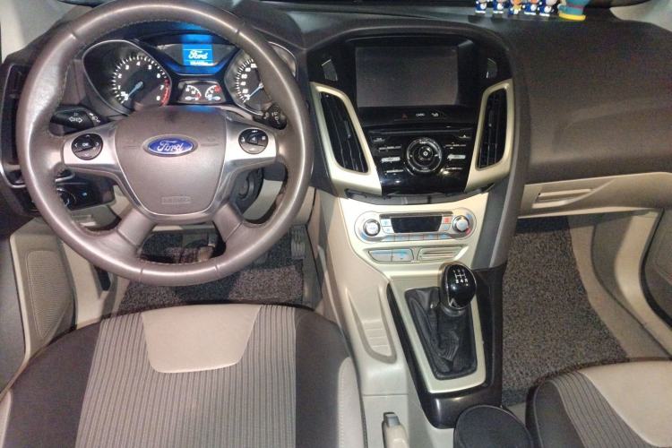 Used Ford Focus 2012 Sedan 1.6L Manual Fashion Edition
