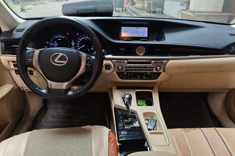 Used Lexus ES 2014 300h Elite Edition