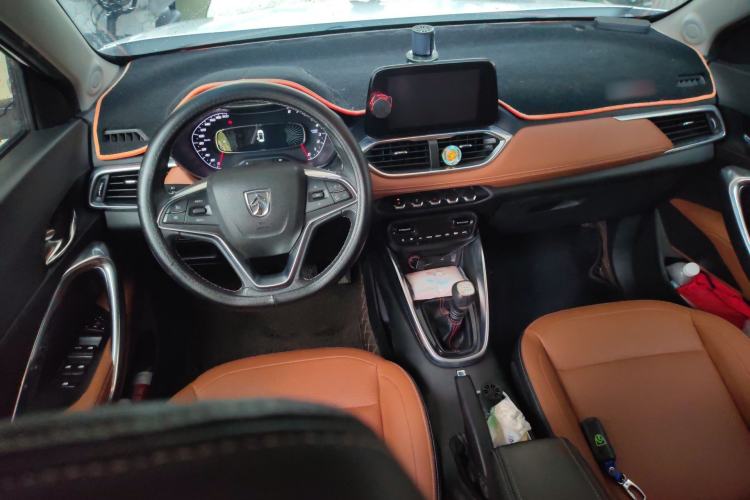 Used Baojun 510 2017 1.5L Manual Luxury Model Center Console