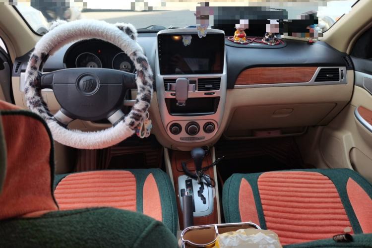 Used Buick Excelle 2011 1.6 LE-AT Center Console