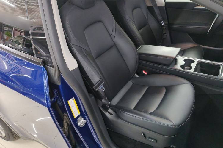 Used Tesla Model Y 2021 Standard Range Rear-Wheel Drive Version Right Front Seat