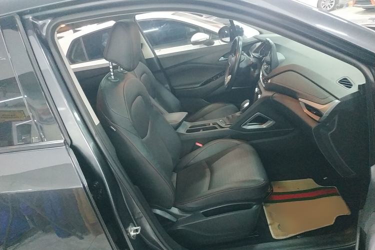 Used Chevrolet Orlando 2020 Light Hybrid Redline 530T Automatic Enjoyment Edition (5+2 Models) Right Front Seat