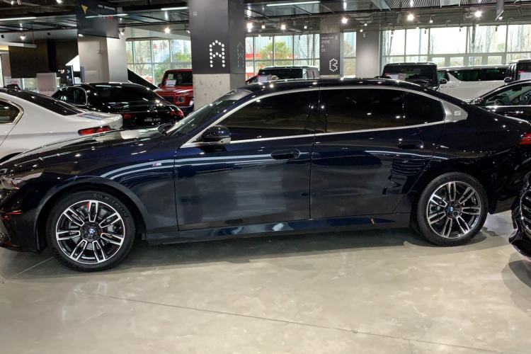 Used BMW 5 Series 2025 530Li Leading Model M Sport Package Exterior 5