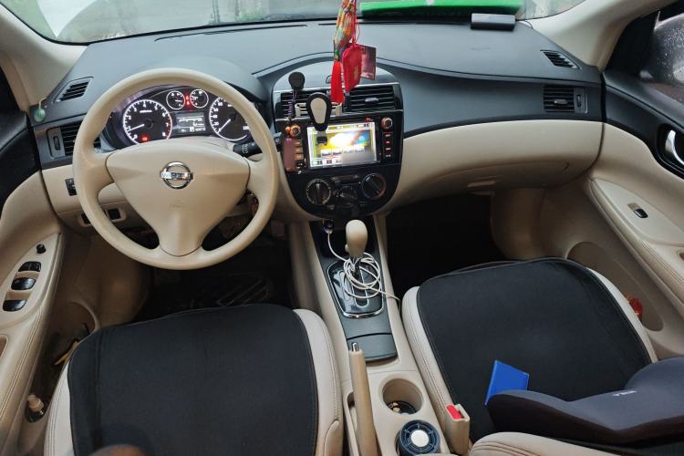 Used Nissan Tiida 2011 1.6L CVT Comfort Model Center Console