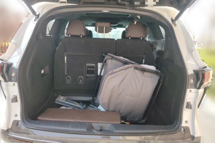 Used Toyota SIENNA 2021 2.5L Hybrid Platinum Edition Trunk