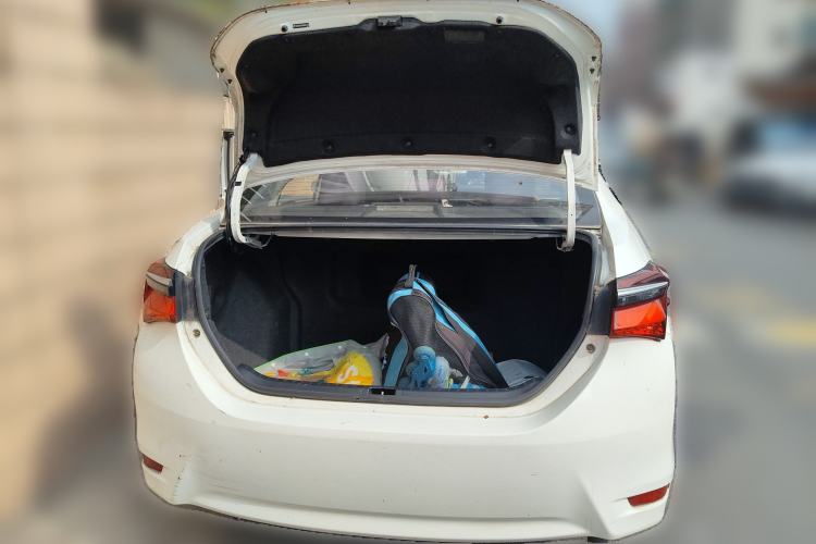 Used Toyota Corolla 2016 Dual-Engine 1.8L E-CVT Leading Edition
