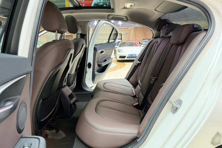 Used BMW 1 Series 2019 120i Leading Model M Sport Package Interior 10