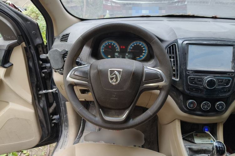 Used Baojun 730 2014 1.5L manual Comfort version 7 seats