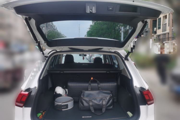 Used Volkswagen Tiguan L 2017 330TSI Automatic Two-Wheel Drive Luxury Edition Trunk