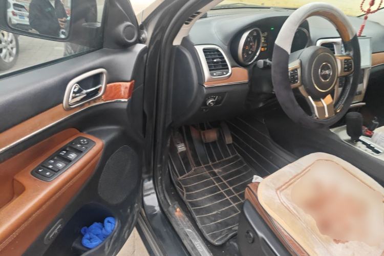 Used Jeep Grand Cherokee 2011 5.7L Flagship Navigation Edition
