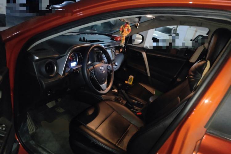 Used Toyota RAV4 2015 2.0L CVT Two-Wheel Drive Fashion Edition Left Front Seat