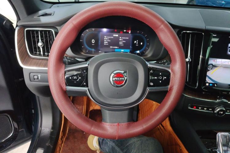 Used Volvo XC60 2022 B5 4x4 Smart Luxury Edition