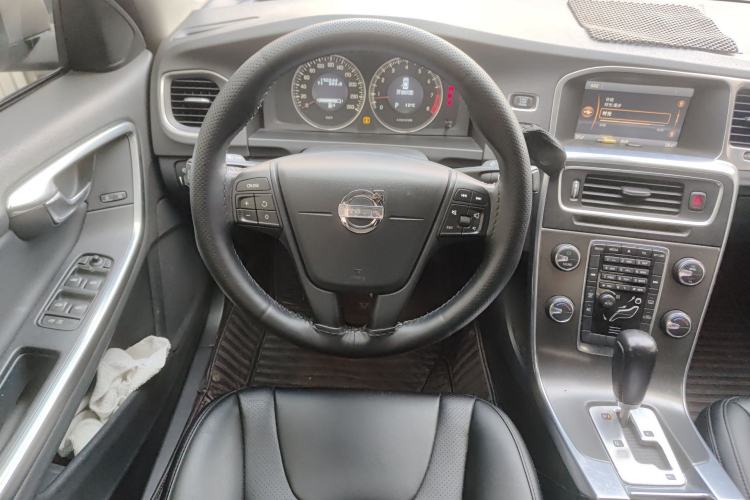 Used Volvo S60 2011 2.0T ZhiShang Version
