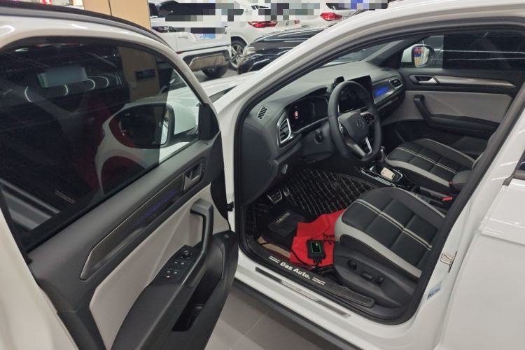 Used Volkswagen T-ROC 2023 300TSI DSG Two-Wheel-Drive Chen Guang Edition Driver Seat